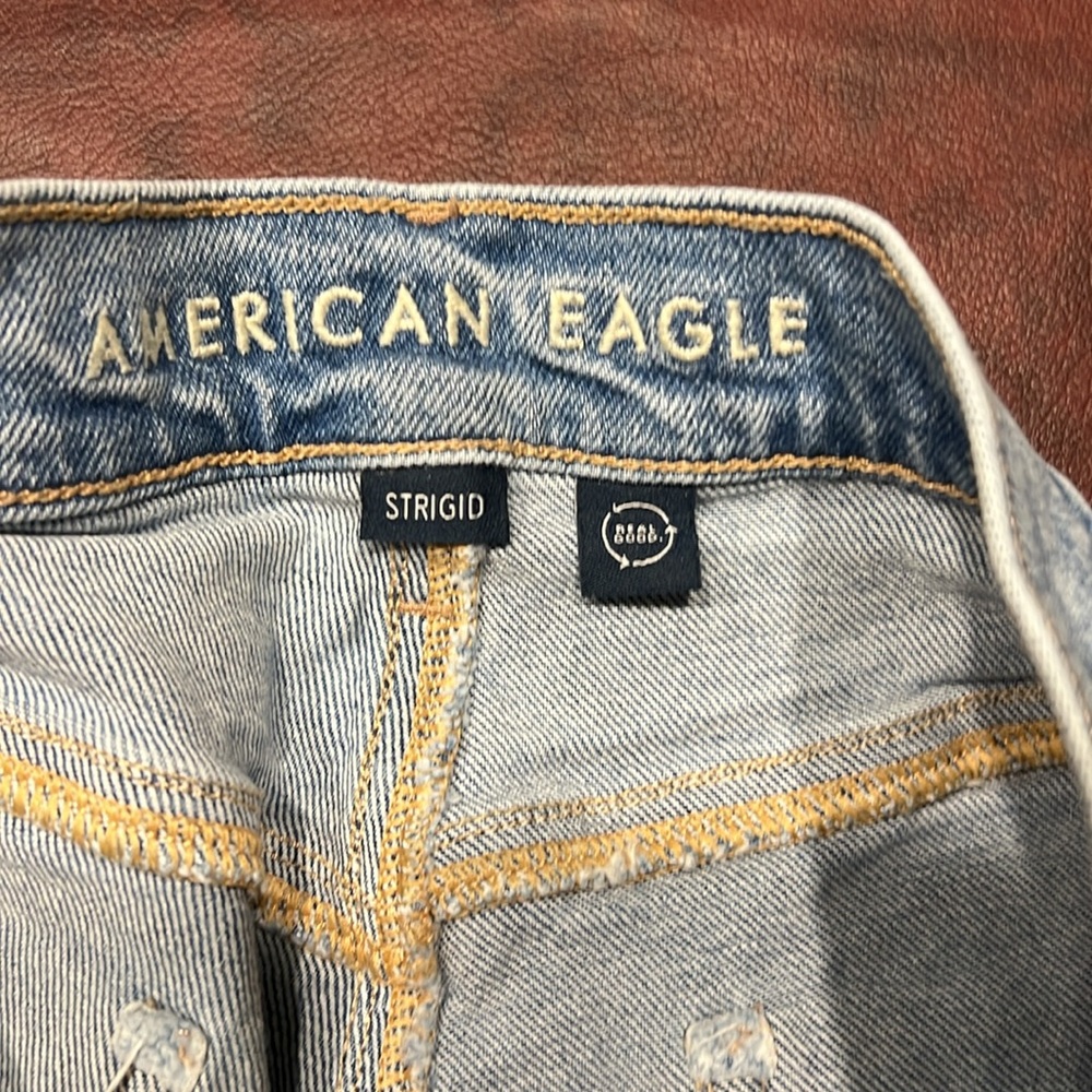 American Eagle Outfitters Women's Faded Blue Jean Shorts - Picture 4 of 5
